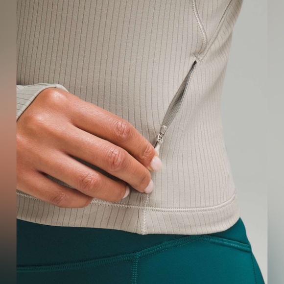 Lululemon Its Rulu Run Ribbed Cropped Half Zip
Riverstone sz 6 RARE - Picture 5 of 8